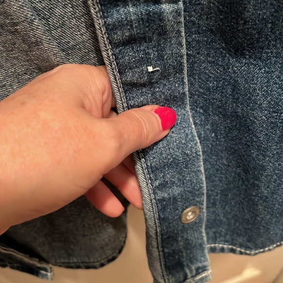 Levi’s Women’s red tag button down denim shirt size Large - Picture 6 of 16